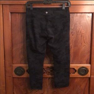 Lululemon black camo wunder under crop leggings